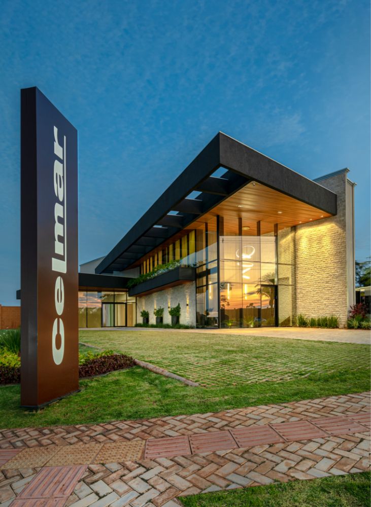Projeto de fachada comercial com design inovador